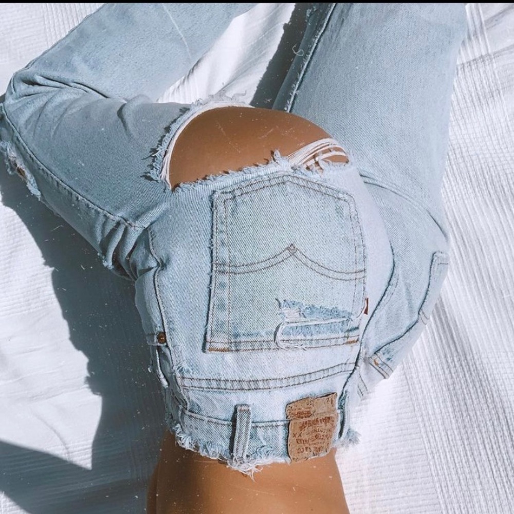 Light wash high waisted vinatage Levi jeans